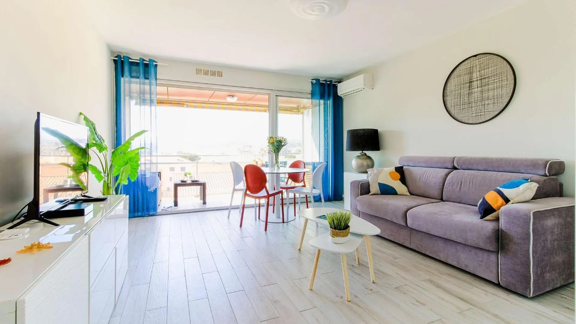Select'Sohome - Studio Au Coeur Du Centre-Ville Du Lavandou A Quelques Pas De La Plage ! - Services Hoteliers - Arev Le Lavandou