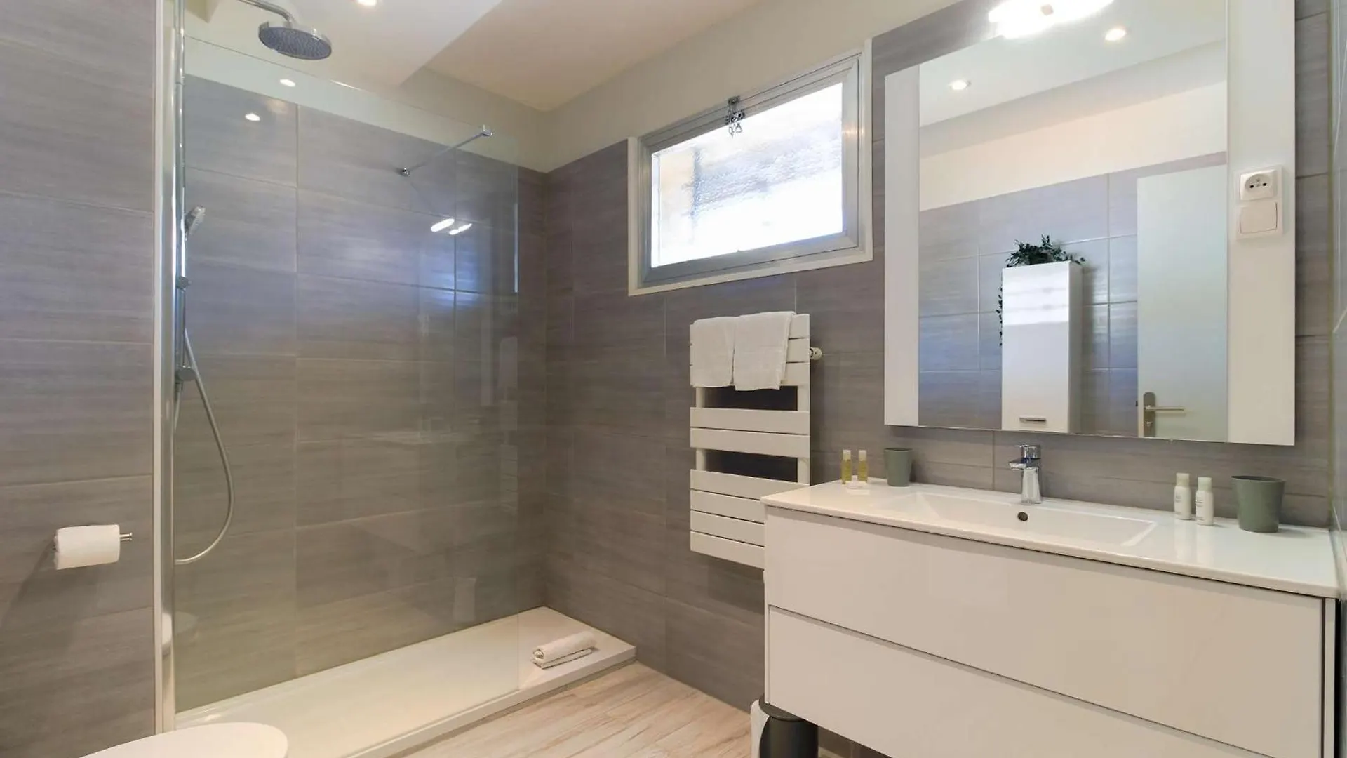 Select'Sohome - Studio Au Coeur Du Centre-Ville Du Lavandou A Quelques Pas De La Plage ! - Services Hoteliers - Arev Le Lavandou Apartment
